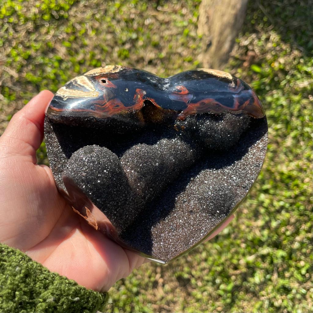 AGATE HEART SHAPED STONE WITH GEODE ON METAL STAND - ALURA STONE